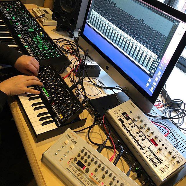 MoodRec's tweet photo. .@vcalderone plotting in the studio #MOODsquad https://t.co/bJQ3aucQme