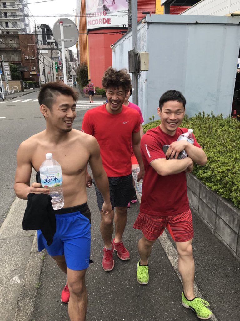 😏😏😏
明日もがんばろ🙏
この後、あんなことになりました😈😈😈笑
#この3人集まるとろくなこと考えません #92年 #申年 #同い年 #悪友 #悪ふざけ組 #悪ふざけ世代
でも、やる時はガッツリしっかりやる‼︎😤