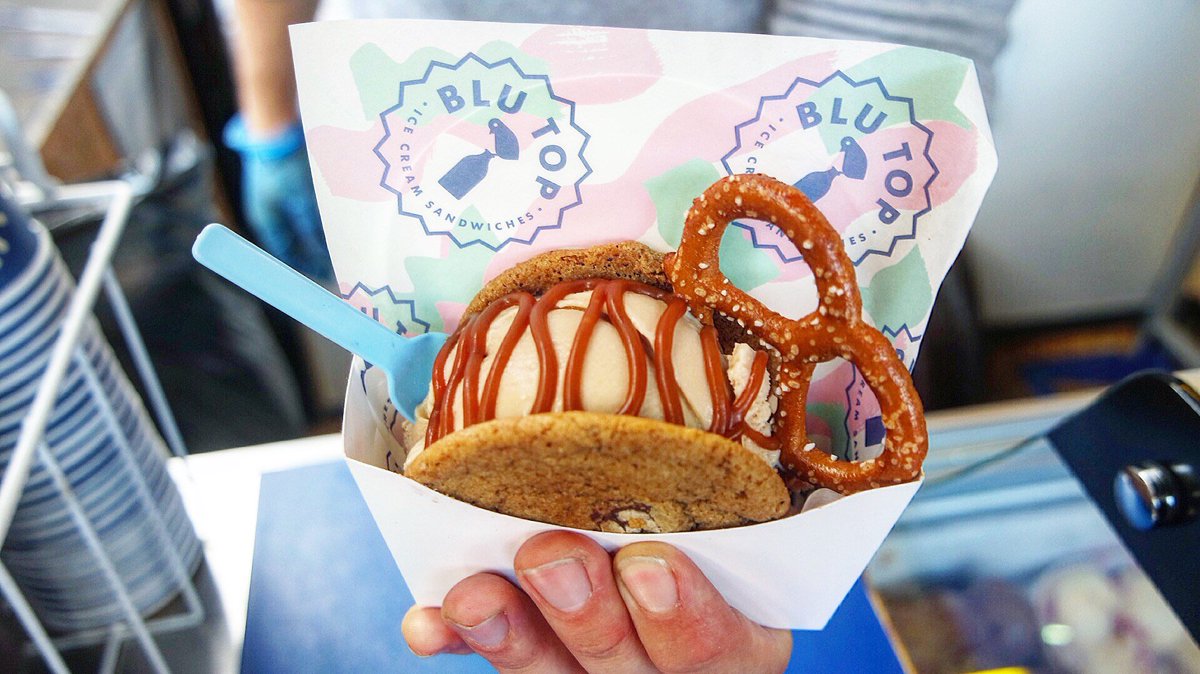 KERB_'s tweet image. Lamb jalfrezi bhangra burgers, cardamom ice cream sandwiches, curry dunk samosa smashes and pakora-battered halloumi? 

Our 29 trader #KERBdoesAlchemy returns to Southbank NEXT THURSDAY and we're giving you the chance to eat it all for free.

Enter 👉 wshe.es/IZEQD6Mw