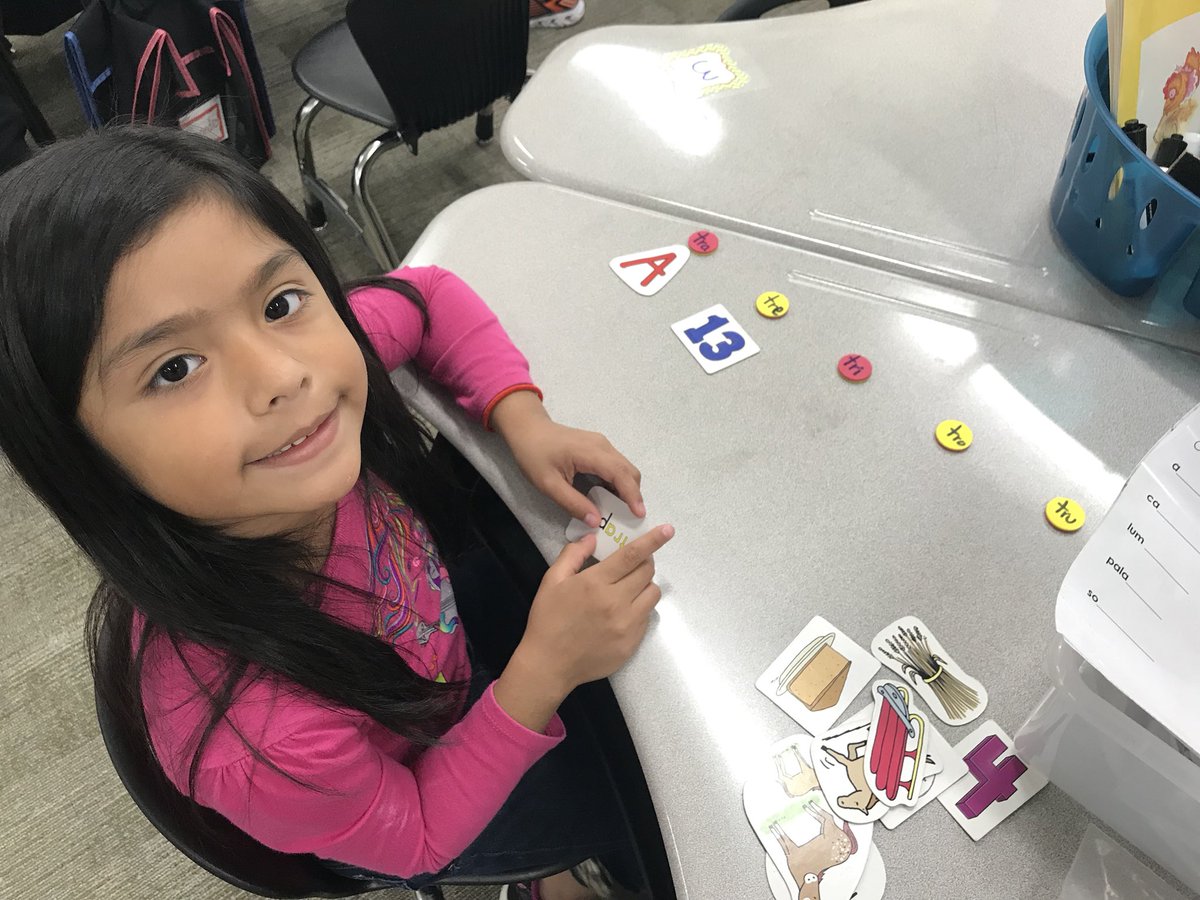 Mariamay33's tweet photo. Wow! Unbelievable how this year is going to fast. My students love ❤️ when I change word work stations. A lot of sentences and blending. https://t.co/PfQwZhfqSX