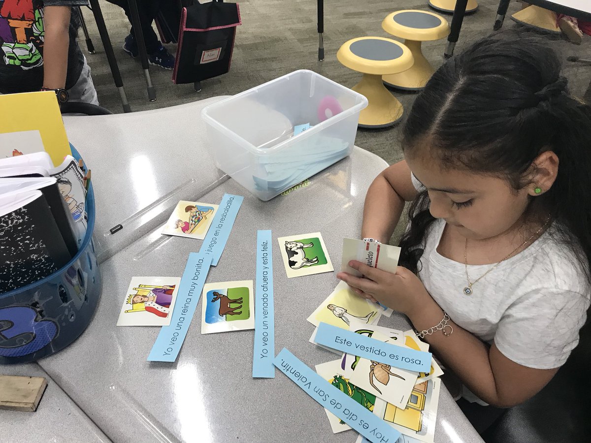 Mariamay33's tweet photo. Wow! Unbelievable how this year is going to fast. My students love ❤️ when I change word work stations. A lot of sentences and blending. https://t.co/PfQwZhfqSX