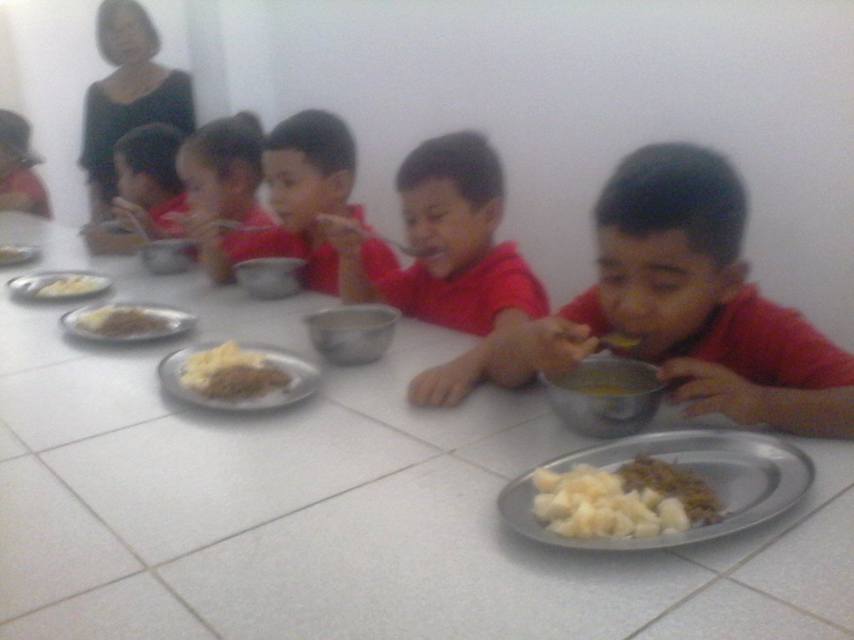 CEI_AndresBell's tweet photo. Nuestros niños y niñas continúan disfrutando de su derecho a la alimentación y a la recreación...felicidad para rato!!! #ExpoVenezuelaPotencia @FNNSimon @NicolasMaduro @MPPEDUCACION @gestionperfecta @oleisa2010 @magallyvina https://t.co/8baxD6srY0