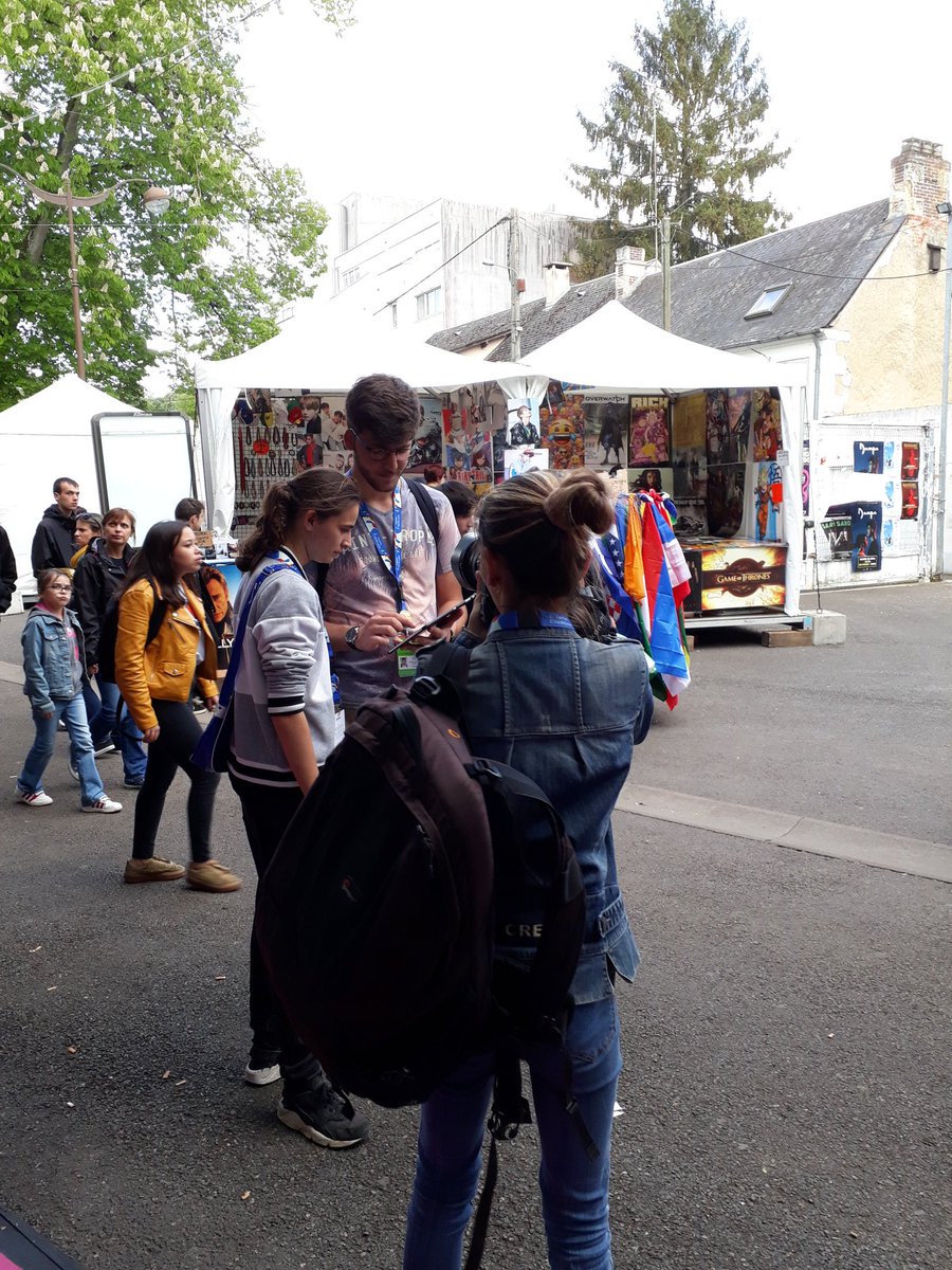 MediaJDB's tweet photo. Séance photos animée par @leberry_fr avec nos élèves apprentis journalistes au #PDB2018 https://t.co/x4TecpW1sy
