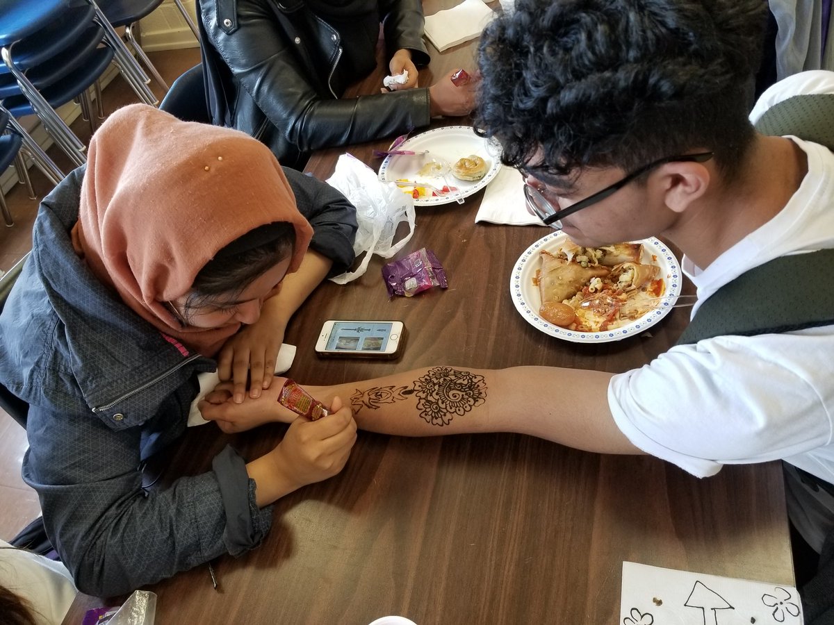 tdsb_Rob's tweet image. What a feast! Greenwood and Danforth students and staff work together to feed the school foods from around the world- fantastic!  @TDSB_Greenwood @Danforth_CTI