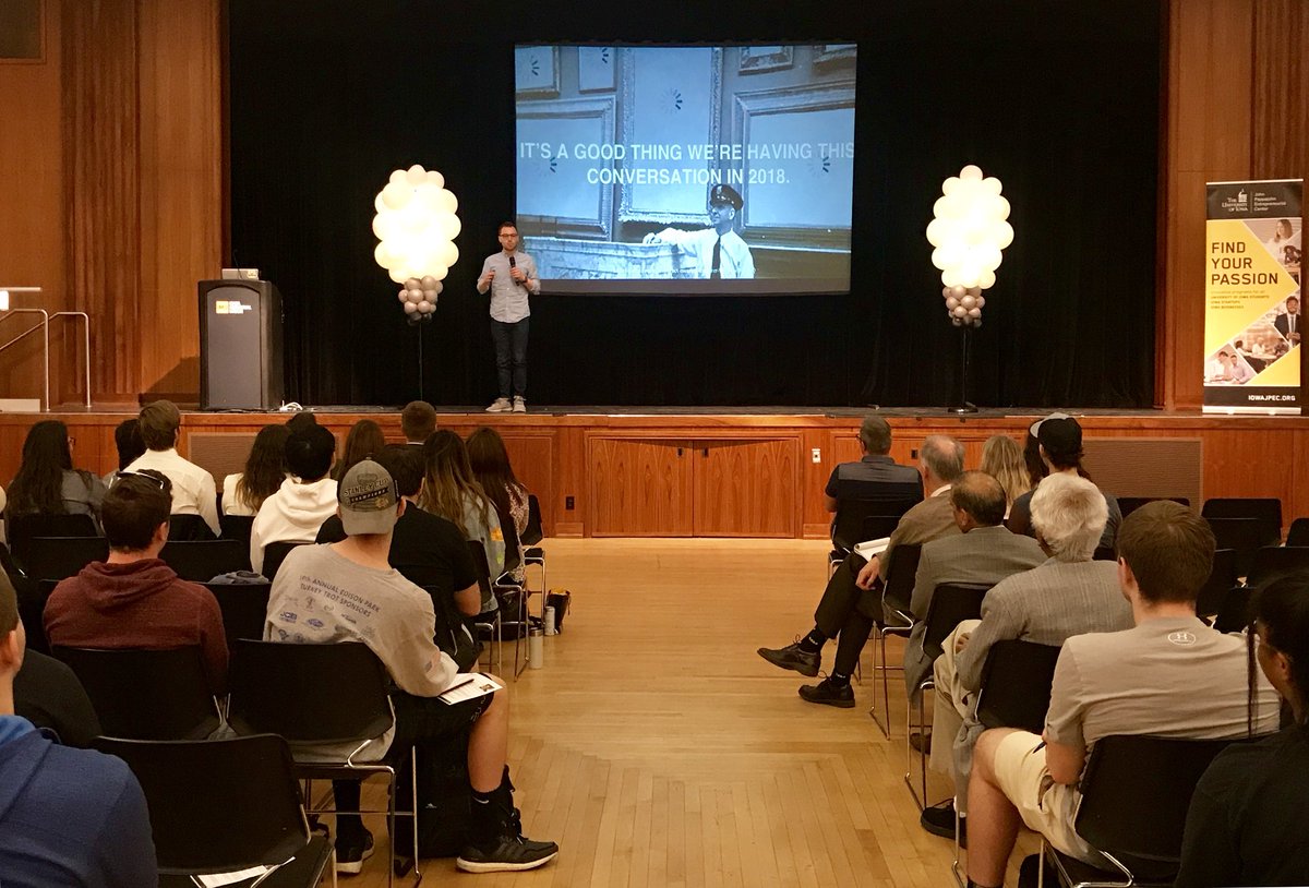 iowajpec's tweet image. In our last #SparkTalk ⚡️, @JHKrak touches how having an innovative mindset helps ideas spread on social media platforms #UIHawkExpo