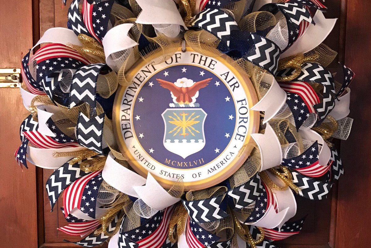 SCreationsByMM's tweet photo. Now back in our #etsy shop: Air Force Wreath #Military #USAirForce #Aim High #thankavet #craftychaching https://t.co/O1NsC8oLOR https://t.co/oOxc3yOeWq