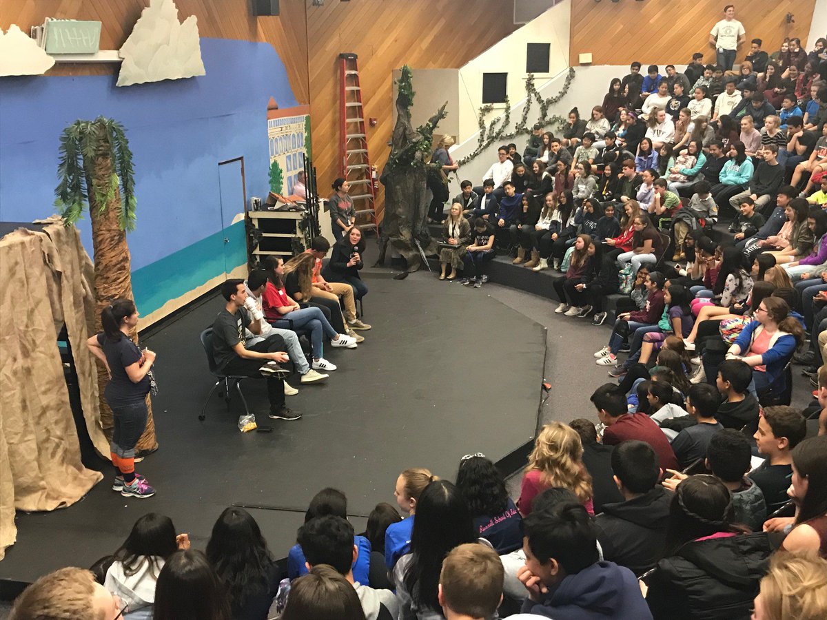Chantilly_HS's tweet photo. Seniors talking with 7th graders during today’s College Day presentation at @RockyRunMS #ChantillyPride #ChantillyCollegeDay https://t.co/h8jwkgyfUb