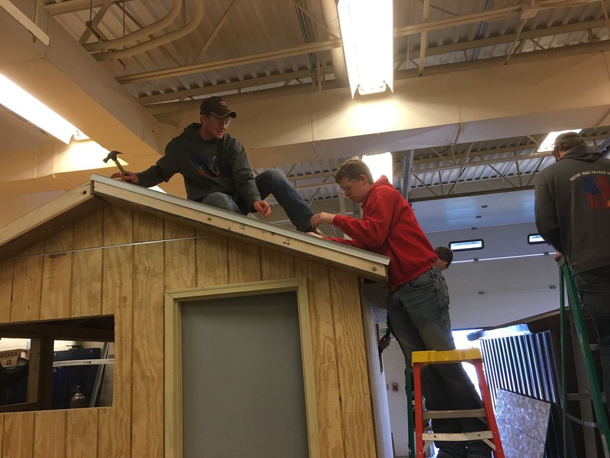 Students working hard during service day before prom! #hardwork <a href="/mocfvcsd/">MOC-Floyd Valley CSD</a>