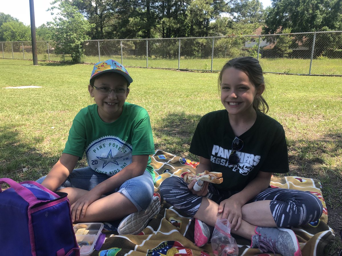 monteiro_pfe's tweet image. Enjoying our lunch with our friends for Superkids Day! #pineforest3rd