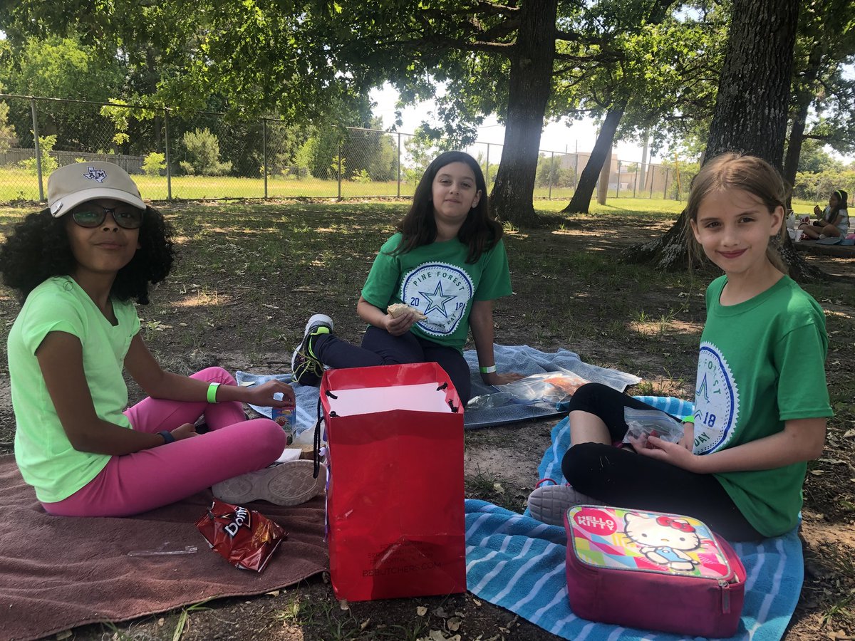 monteiro_pfe's tweet image. Enjoying our lunch with our friends for Superkids Day! #pineforest3rd