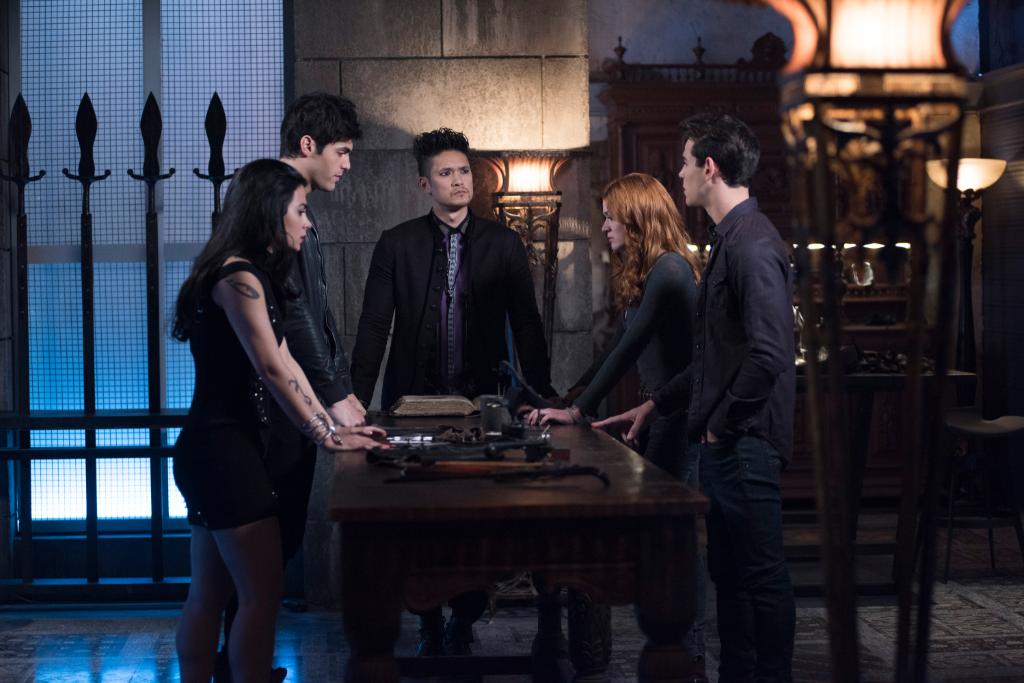 ShadowhuntersTV's tweet photo. What will it take to save Jace from Lilith? #Shadowhunters is all new Tuesday, May 1 at 8pm/7c on @FreeformTV. https://t.co/8qLU54uwqM
