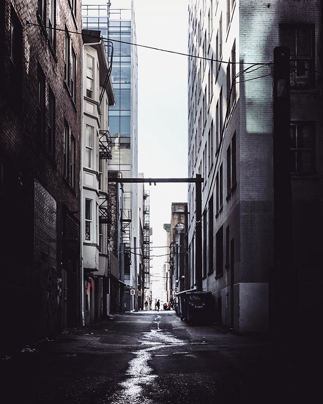 dekonstructed's tweet photo. Architectural alleys of Vancouver #yrv #architecture #vancouver #city #photooftheday #photography #thecreatorclass #alley #instagood #agameoftones #streetdreamsmag #streetphotography #canon #canada #britishcolumbia #explore #exploremore #exploreeverythin… https://t.co/zKDlNOSfJ4 https://t.co/fQiuE9cAp0