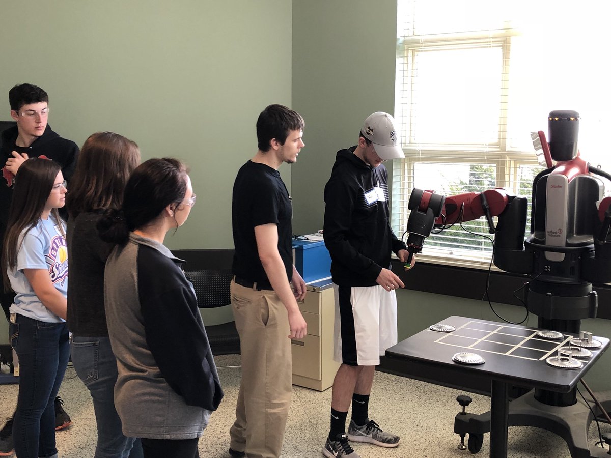 tedbusch's tweet image. Students learning to train Baxter robot to play tic-tac-toe. #BeckettGas #Firelands