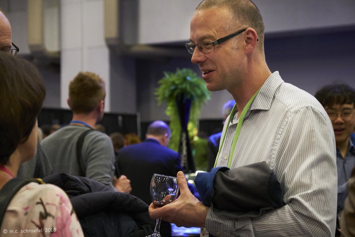 mcphoo's tweet photo. Adrian Friday (@gulliblefish ) of Lancaster - #humansofchi #chi2018 @sig_chi was there https://t.co/4kTcWCCToo