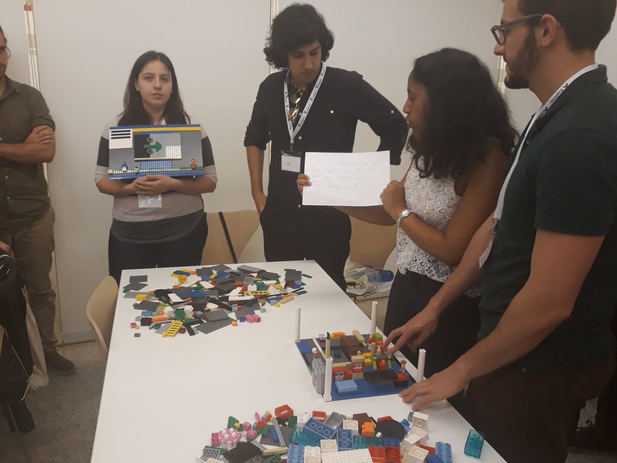 Talento_40's tweet photo. Excelentes prototipos en el #Hackaton @ASTITechGroup en
#ExplorerDay2018 para identificar soluciones de robótica móvil #talento40 https://t.co/dpZNQv9Xks