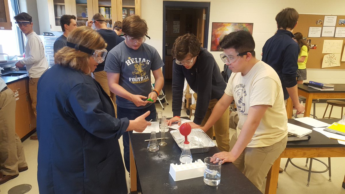 KJFMLR's tweet image. It&apos;s chemical reaction time @heliascatholic in Physical Science! #SaderScience
#SaderStrong