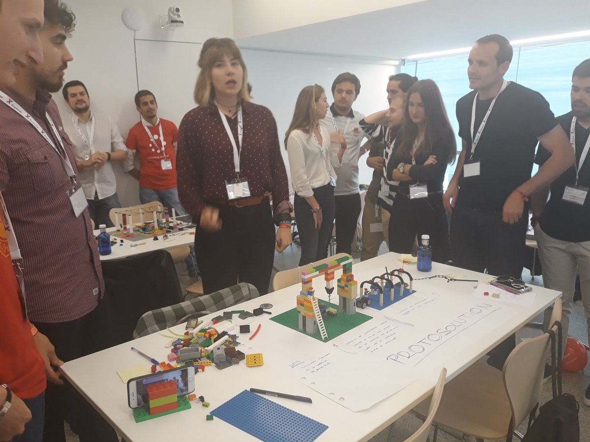Talento_40's tweet photo. Excelentes prototipos en el #Hackaton @ASTITechGroup en
#ExplorerDay2018 para identificar soluciones de robótica móvil #talento40 https://t.co/dpZNQv9Xks