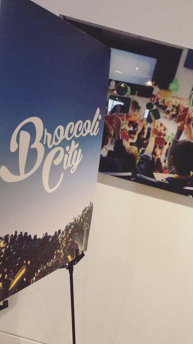 BeginWithBritt's tweet photo. Day ✌🏽 of #BroccoliCon2018 has been amazing so far!✨🥦 https://t.co/eD4aPBqaTD