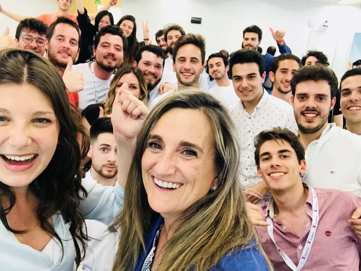 luciaruizmontie's tweet photo. Aquí los que han sobrevivido al Hackaton en #ExplorerDay2018 un placer y mucha suerte! @emprendecise @ExplorerByX @MISSLEANSTARTUP @nestor_guerra @aday_guerra https://t.co/0PqMhmybxK