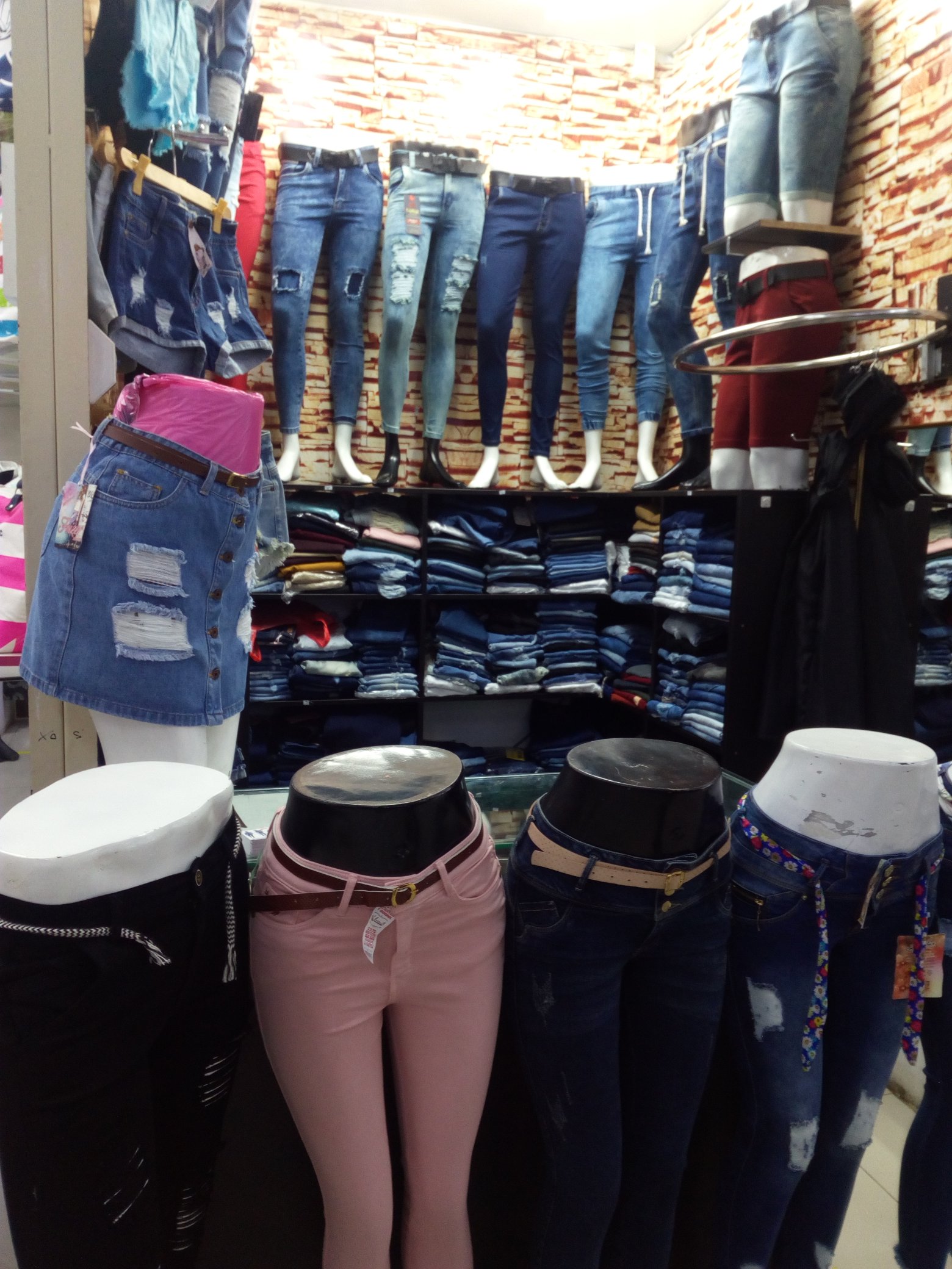 Jeans al por outlet mayor en gamarra
