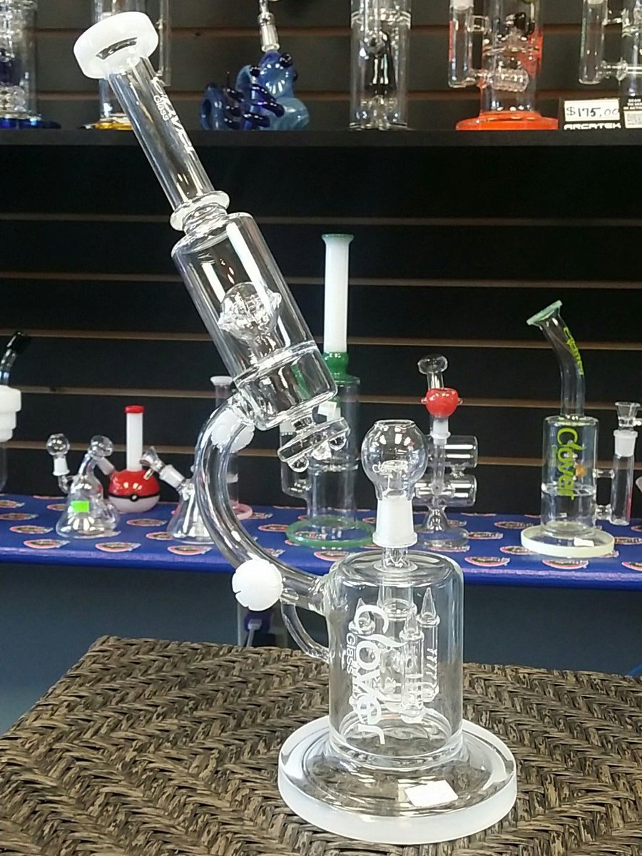 RollersGallery's tweet photo. Custom Microscope Clover Glass Piece https://t.co/er5p7w3vNe
