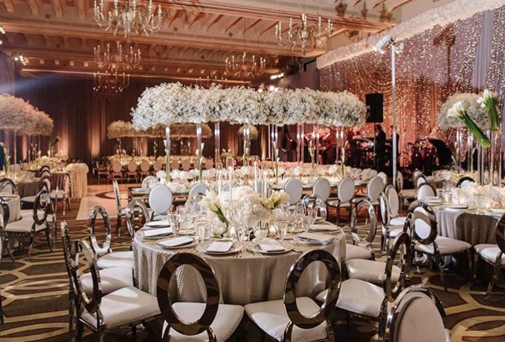 Chairs with silver and gold accents add a touch of glam to any event. #silver #gold #seatingoptions #notchiavarichairs