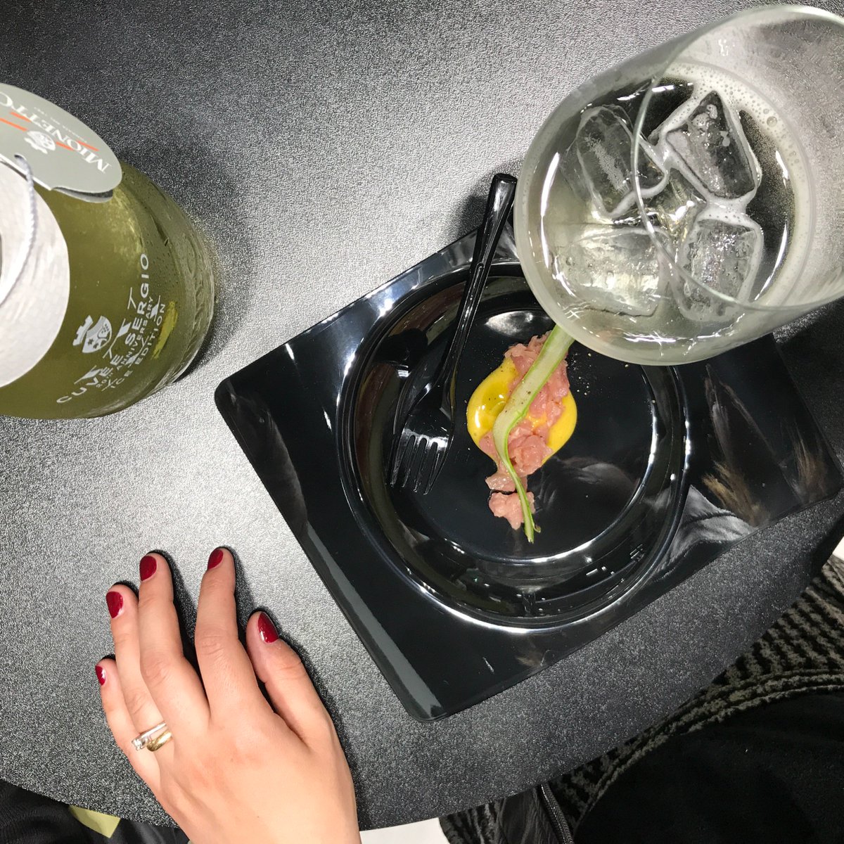 SingerFood's tweet photo. Di quella volta in cui @pietrosfood ha preparato due piatti per una doppia degustazione da @Mionetto_ e siamo tornati a casa con tantissimi sorrisi: https://t.co/zbr7Ihf54Q #designdelgusto https://t.co/doi1WJFL5f