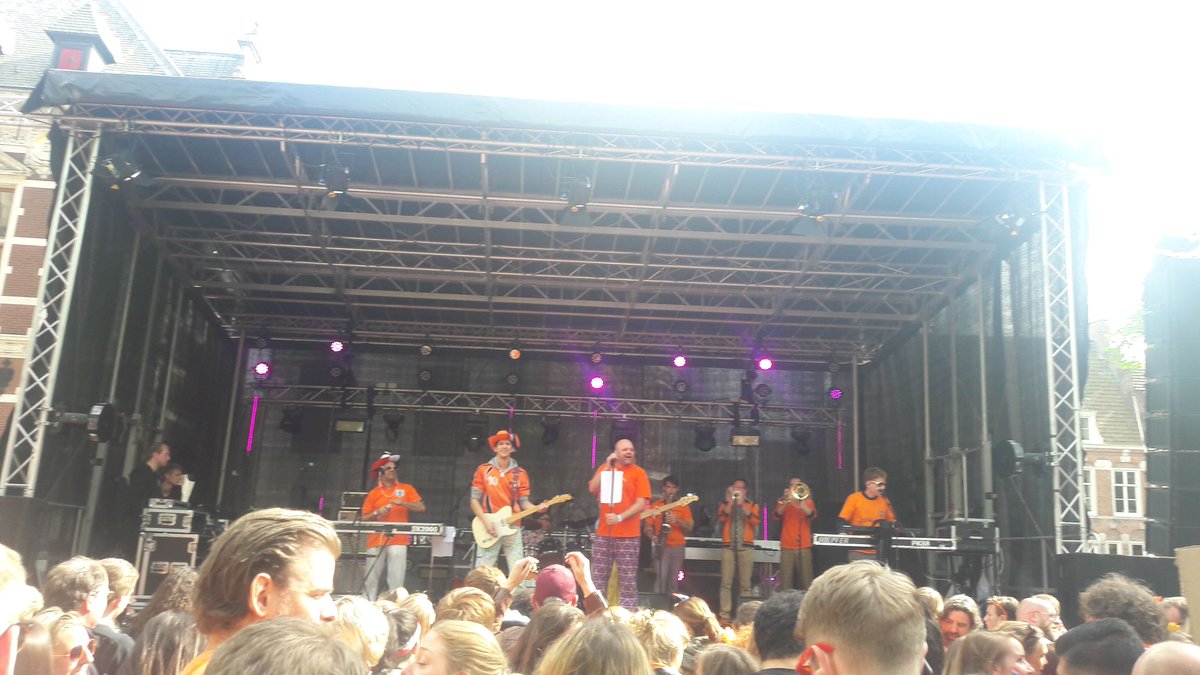Dit was weer goud!! <a href="/leukband/">LeukDatJeDrBentBand</a> 🎉🎉🎉🎉 #koningsdag