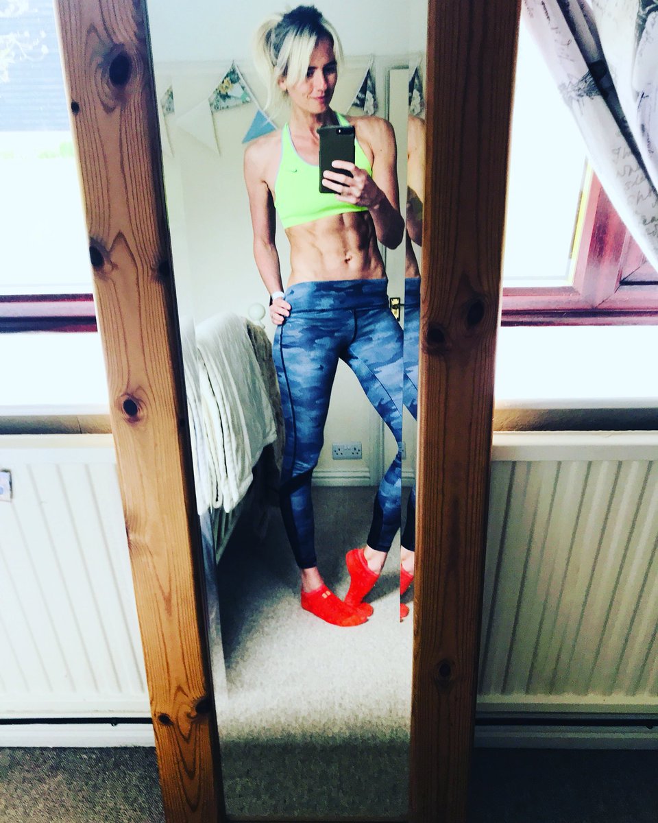 Amy_Jo_Simpson's tweet photo. So my Friday turned into βEndurance Fridayβ πͺπ»
#trainhard #runengland #mumswith6packs #essex #pt #sportspresenter #nike https://t.co/Yak8aoqaDB