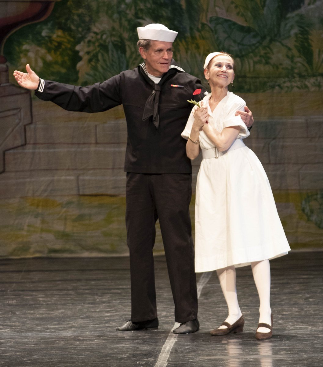 DancePrism's tweet image. A sailor &amp;amp; a nurse share a moment together in the park in VARIATIONS ON MAKE WAY FOR DUCKLINGS #DPDucklings #1ShowLeft (Photo by Warren Bailey)