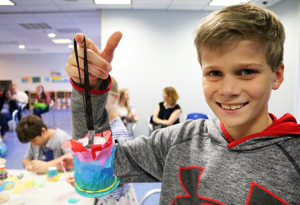 TheChildrensInn's tweet image. We were so glad to welcome staff of @NIH and their children to The Inn yesterday for #TakeYourChildtoWorkDay, where the kids made Thoughtful Treasures for residents and toured The Inn. See more photos from the visit on Flickr: bit.ly/2HAqHWO #MyNIHDay #TYCTWD