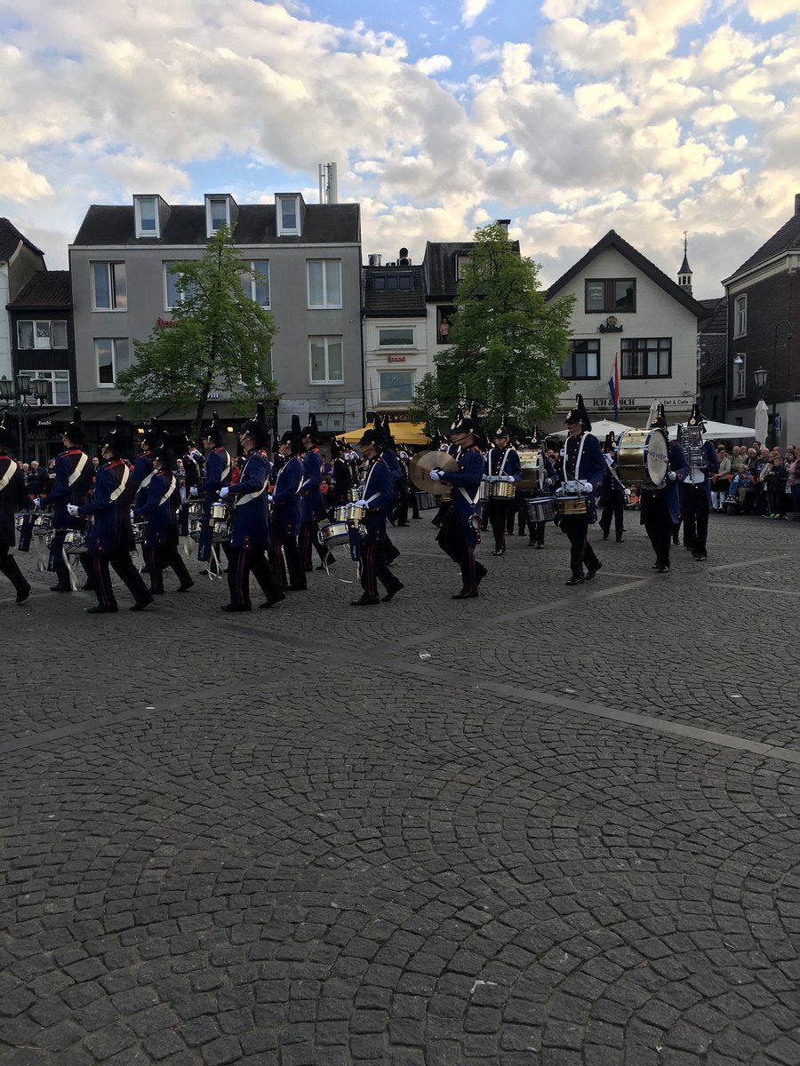 <a href="/Pasveerkorpsen/">Pasveerkorpsen</a> in actie markt <a href="/sittardgeleen/">Sittard - Geleen</a> <a href="/oranjecomite/">Oranjecomite</a> sittard <a href="/DeDomijnen/">De Domijnen</a>