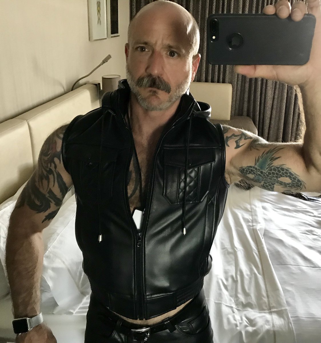 leatheredge's tweet photo. I don’t usually do a midday outfit change but I was super motivated by one of today’s purchases. Leather hoodie by @FMLeatherDesign. Great style and tailoring and excellent hide. https://t.co/vSMwoGTuFP