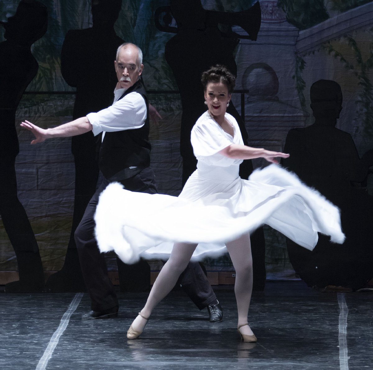 DancePrism's tweet image. Officer Michael &amp;amp; his girlfriend dance a fiery fandango in the moonlight in VARIATIONS ON MAKE WAY FOR DUCKLINGS #DPDucklings #1ShowLeft (Photo by Warren Bailey) @WombatBallerina