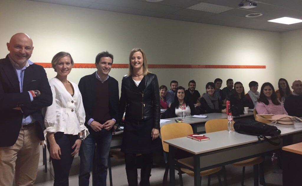 Palibex's tweet photo. Esta tarde compartimos nuestra experiencia con los estudiantes del Máster de Comercio, Transportes y Comunicaciones Internacionales de @unican 

Muchas gracias a su director @pedro_casares por invitarnos

#LogisticTheNewSexy https://t.co/zTJ8KViugz