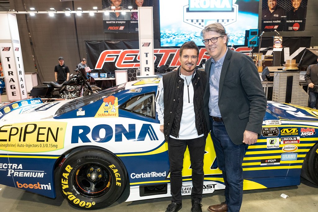 RONAinc's tweet photo. Bienvenue à @tagliani dans la famille RONA! 🏎️
#FierCommanditaire de la #voiture18 pour les séries #NASCARPintys 2018 et 2019! https://t.co/I8ETBo2dga https://t.co/7oyESLwzb5