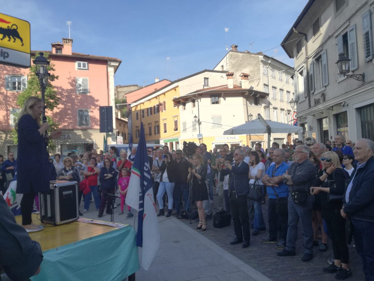 GiorgiaMeloni's tweet photo. Il Friuli Venezia Giulia è la regione dei #patrioti per eccellenza, che ha sempre tanto da dire e tanto amor di patria. Domenica chi ama l'Italia vota @FratellidItaIia 🇮🇹 https://t.co/eTQwqZ2z5t