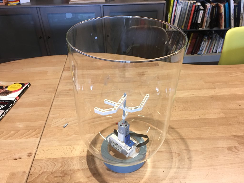 smartinseb's tweet photo. Trying out a simple #WeDo programmable sound contraption with aluminum foil as a material today @MathieuPenot @TinkeringStudio #SoundTiles #ComputationalTinkering #LEGOTinkering https://t.co/GYN48Oj1EB