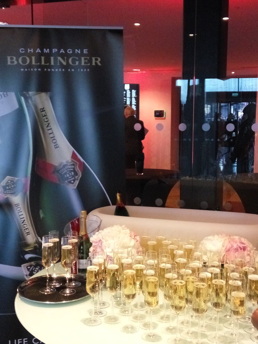suzisgrapecrush's tweet photo. ππTime to get your Bolly on at the #PMVIPSTYLEAWARDS @VIPmagaz & @BollingerUK #Stylw #Champagne #FridayFeeling #ChampagneFridays @themarkerhotel ππ https://t.co/fJ0BAxUih7