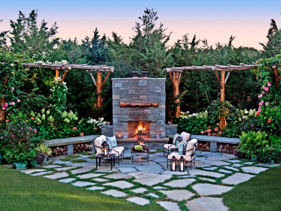 tomclosen30's tweet photo. We LOVE the look of this patio! This is the perfect place to spend a Friday night!! Tell us your must-haves for outdoor spaces! https://t.co/KUMXf74WQX