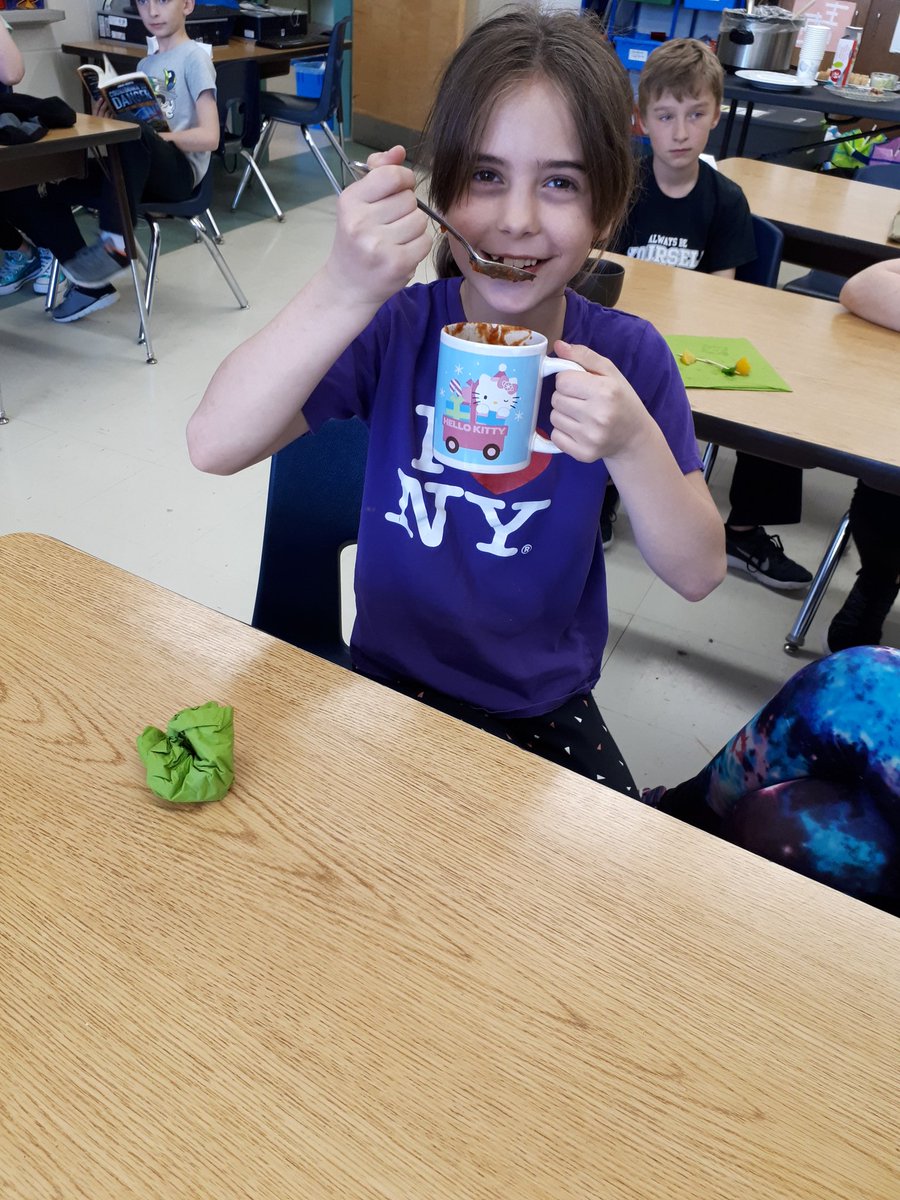 SouthwoldLLC's tweet photo. All about that basil! Exploring different ways we can use basil as we harvest basil and beans to make room for the cucumbers! @PsSouthwold @ElginHealth #tvdsb #hydroponics #eatyourveggies https://t.co/inpEYYhWeZ
