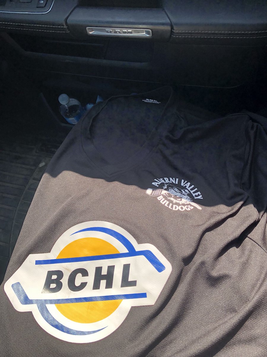 Hoserguy34's tweet photo. 2015 @CoachWilly44 sat at a table and gave my son 30 mins of advise and encouragement not give up on making quadrant hockey. Final year he makes @CNHA_Assoc AA out performed goalies w5 years of exp and he’s finally reaping the rewards of hard work can’t say thank u enough https://t.co/He5BYHie4V