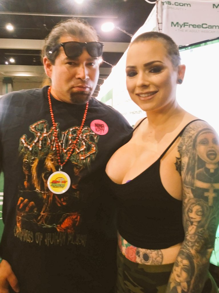 firewater2012's tweet photo. @J__Lynnxo #jaylynn #cammodel #mfc #mfccammodel #sexi #gorgeous #bape #hasty It was cool to meet her again.😉😎🔥👌🍆💦💦🍑🍈🍈 https://t.co/Fv7ANGNMYh