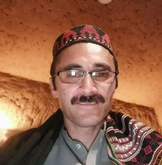 yakhanyz's tweet photo. #ManzoorPashteen
We forgets that #Pakistani #Jahaaz #Planes are just for #Bombarment on #Pashtuns ,we are not Allowed to travel in it @manzoorpashteen
stopped from getting his #Flight to attend #PashtunLongMarch2Karachi
#PTMJalsaKarachi
#DaSangaAzaadida
@Twitter #Media @hrw https://t.co/IdCS1QMa4T
