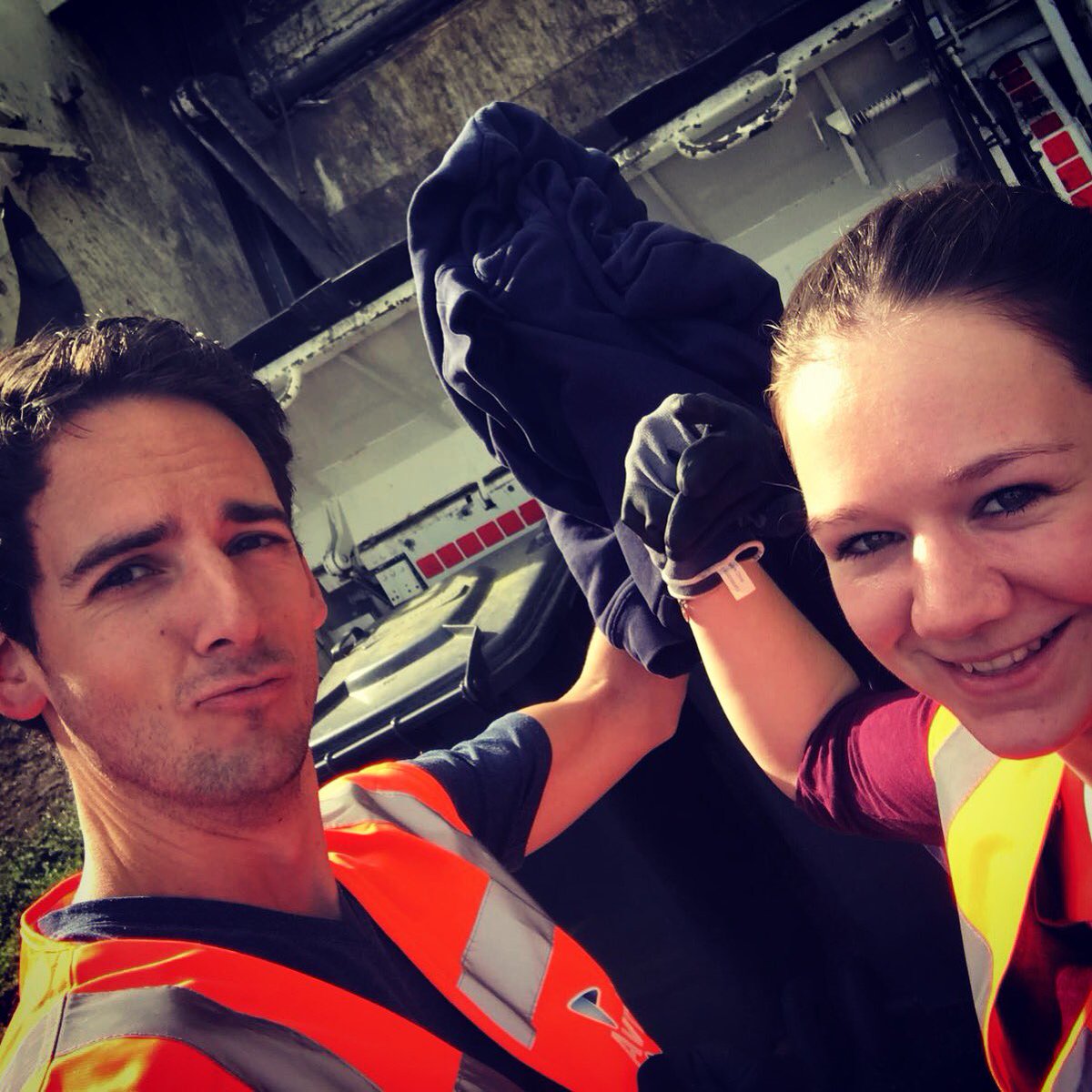 TikHardWamel's tweet photo. It’s a beautiful day, the sun is shining 😎 Tik Hard is weer actief bezig voor de club op de vroege zaterdagochtend #papierinzameling @AvriSchoon https://t.co/nSA7FnbOXo