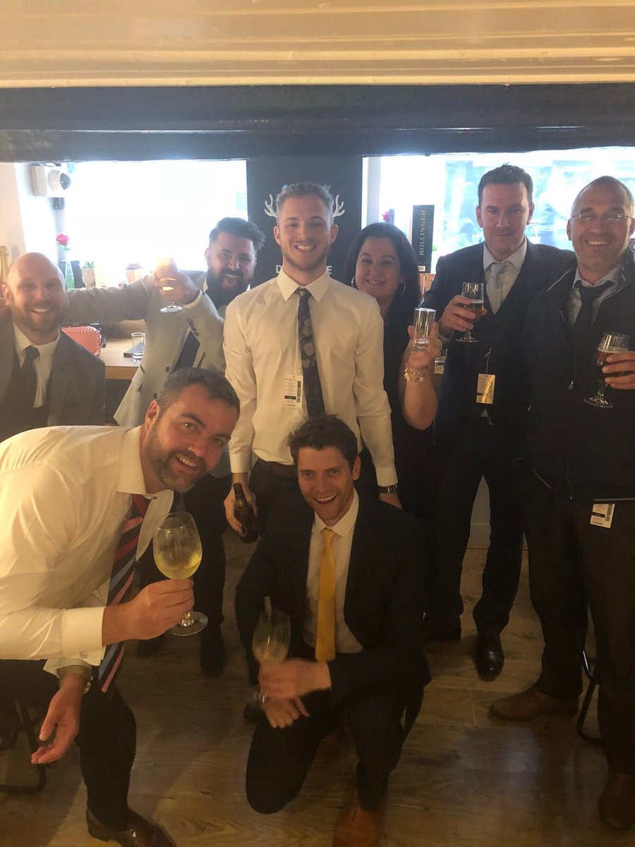 stacey_evo's tweet photo. Great day yesterday at Chester races ☀️🎉 didn't win anything but all part of the fun 🐎 https://t.co/hoIf3NW8o6