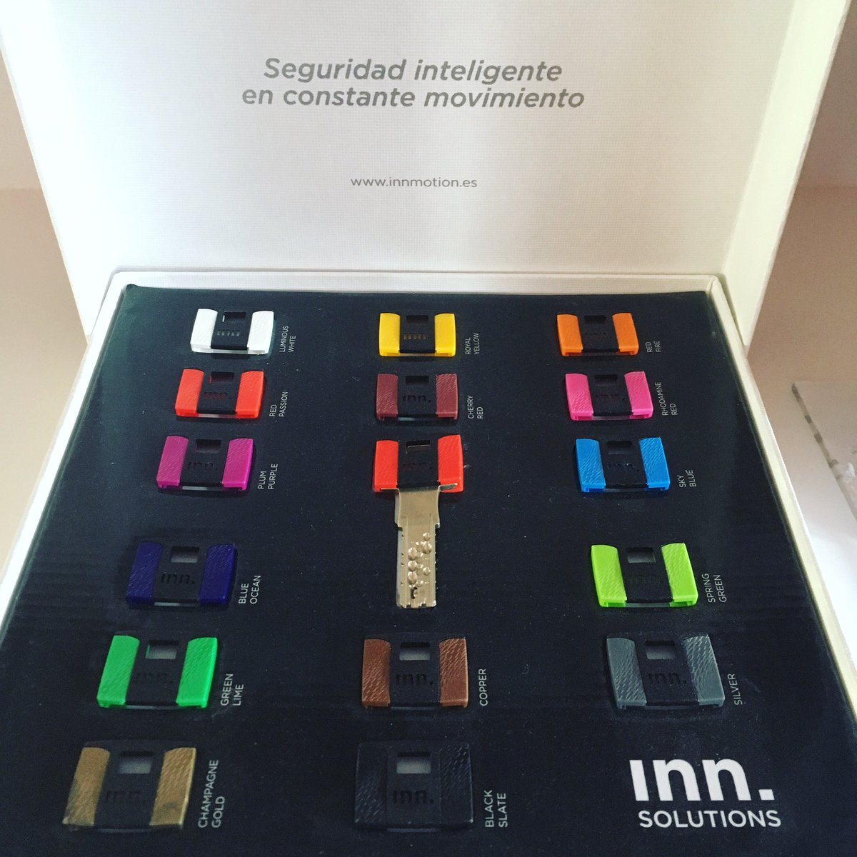 FerreSegur's tweet photo. La llave que te avisa con un SMS cuando se realiza una copia o un intento de copia. ¡Ven a conocerla y elige tu color! #innsolutions #ferresegur #llaveinteligente https://t.co/kxIANprAkP