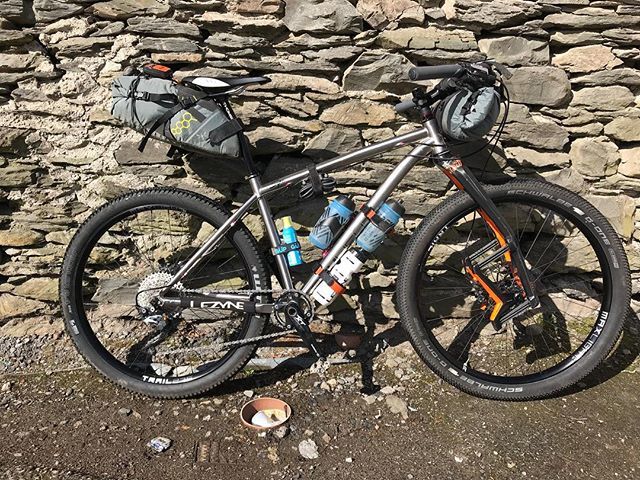 waterrat77's tweet photo. #jennride2018 is go! #mykinesis #laufforks #apidura #lezyne #praxis #joneshbar #vaude #louri #gup #rwd #schwable #wildernesstrailbikes https://t.co/gfcs1XD4Uk https://t.co/0BzXuFdKOi