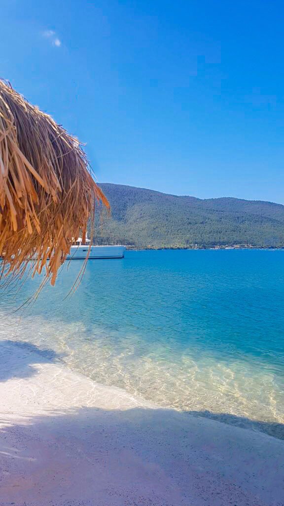 lujohotel's tweet photo. Did somebody say Joy? 😎
⠀⠀⠀⠀⠀⠀⠀⠀⠀⠀⠀⠀
#joybeach #joy #art #mylujo #lujo #waitingforyou #waitforit #comingsoon #explore #exploretheworld #whitesand #sandybeach #discoverearth #beautiful #breathtaking #bodrum #turkey #vacation #summertime #summervibes #summer https://t.co/OB1fw0E8zT