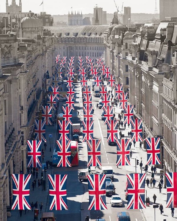 ConradLondonSJ's tweet photo. The Royal walk - London is ready for the wedding celebrations and so are we! #StayInspired https://t.co/uXy7wpVWtz